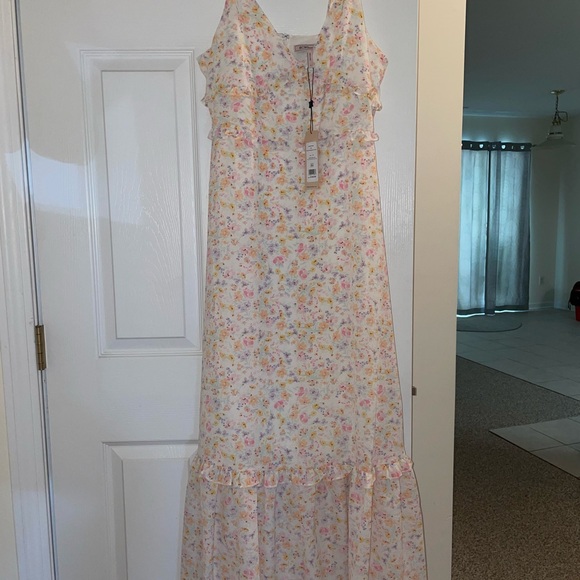 NWT BCBG Generation Ruffle Tier Maxi Dress,Size 8 - Picture 3 of 4